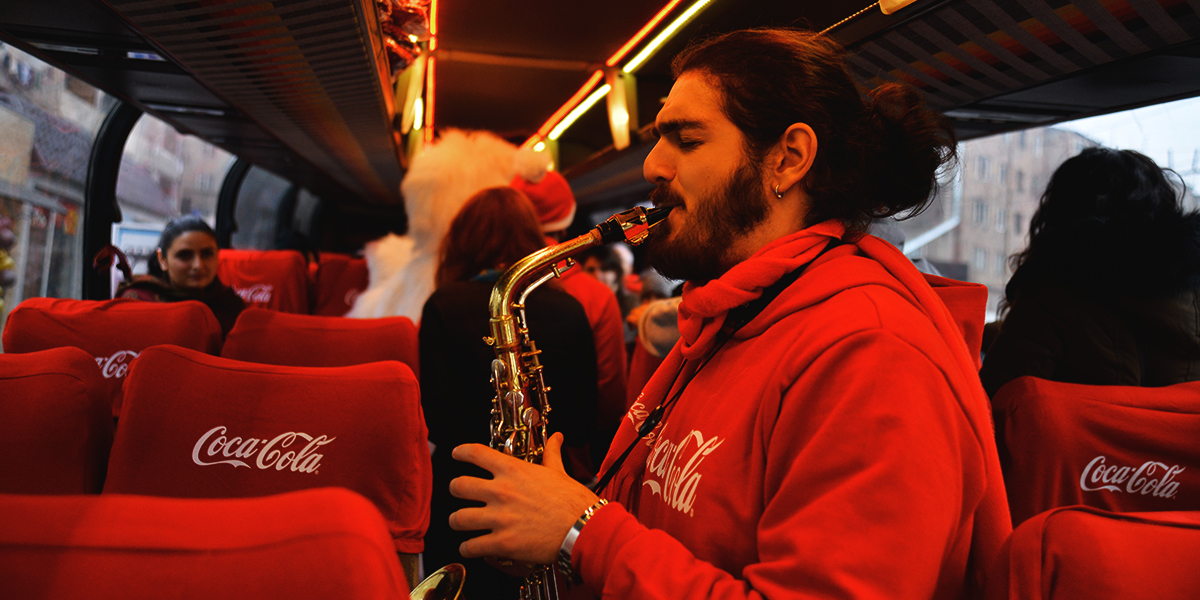 COCA-COLA HAPPINESS BUS 